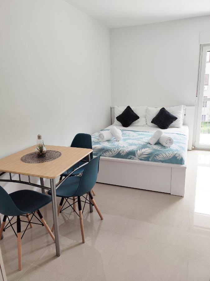 White Studio Apartman Pula Exterior foto